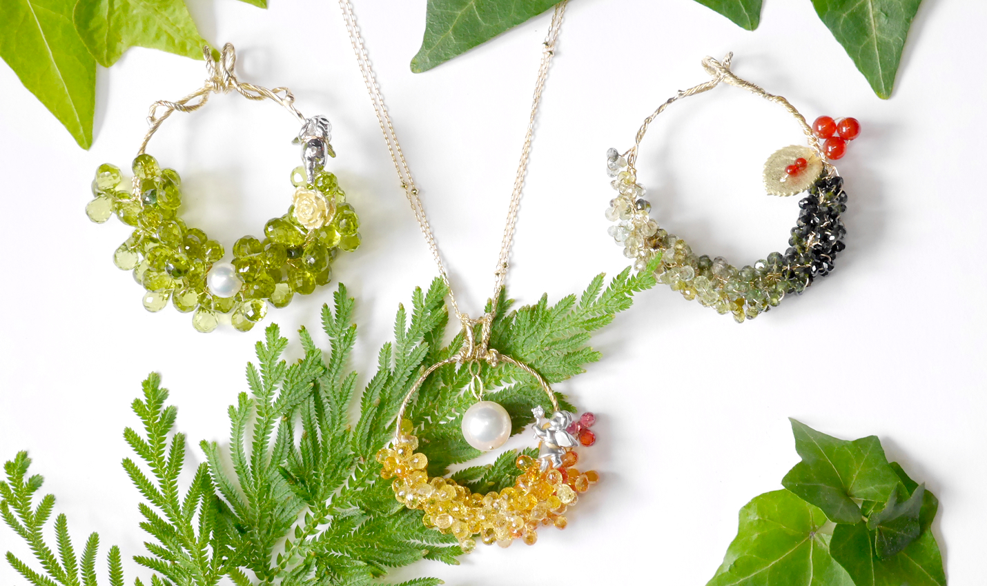 slider:Original jewellery inspired by small flowers in the field.